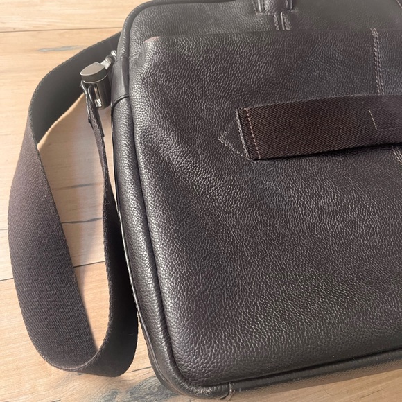 PIQUADRO ITALY MESSENGER BRIEFCASE ✨ - Picture 5 of 13